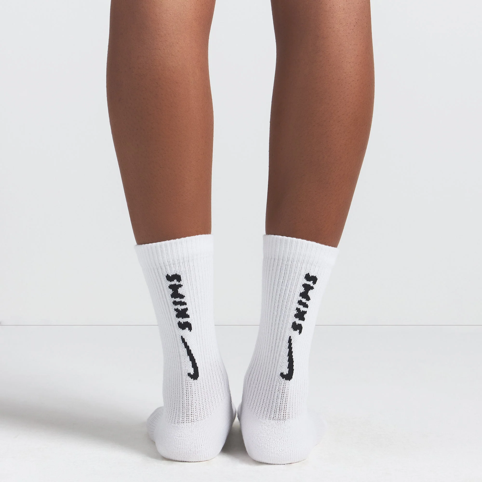 NikeSKIMS ACCESSORIES DRI-FIT CREW SOCK 3-PACK | SNOW - Image 2