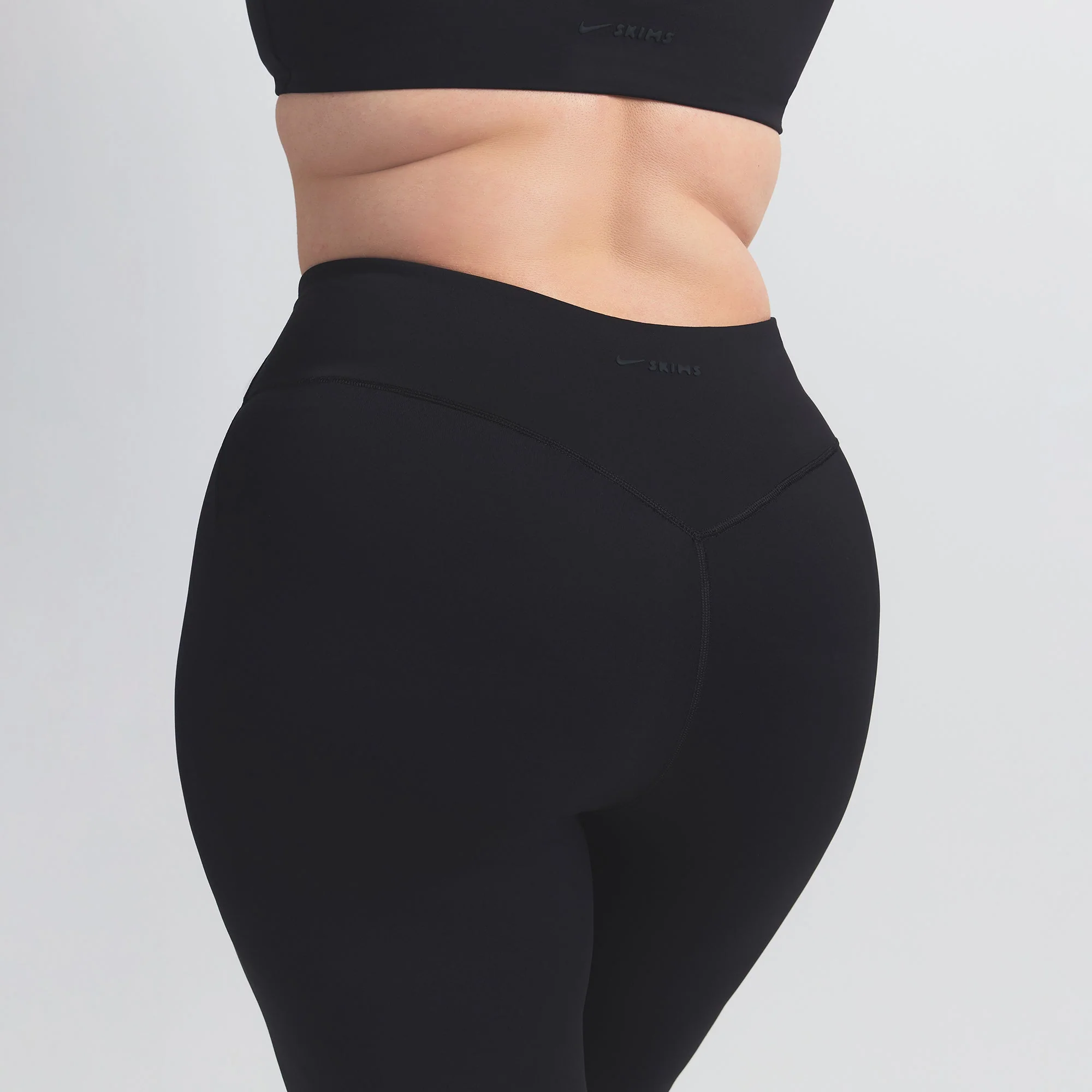 NikeSKIMS MATTE 26" LEGGING | OBSIDIAN - Image 6