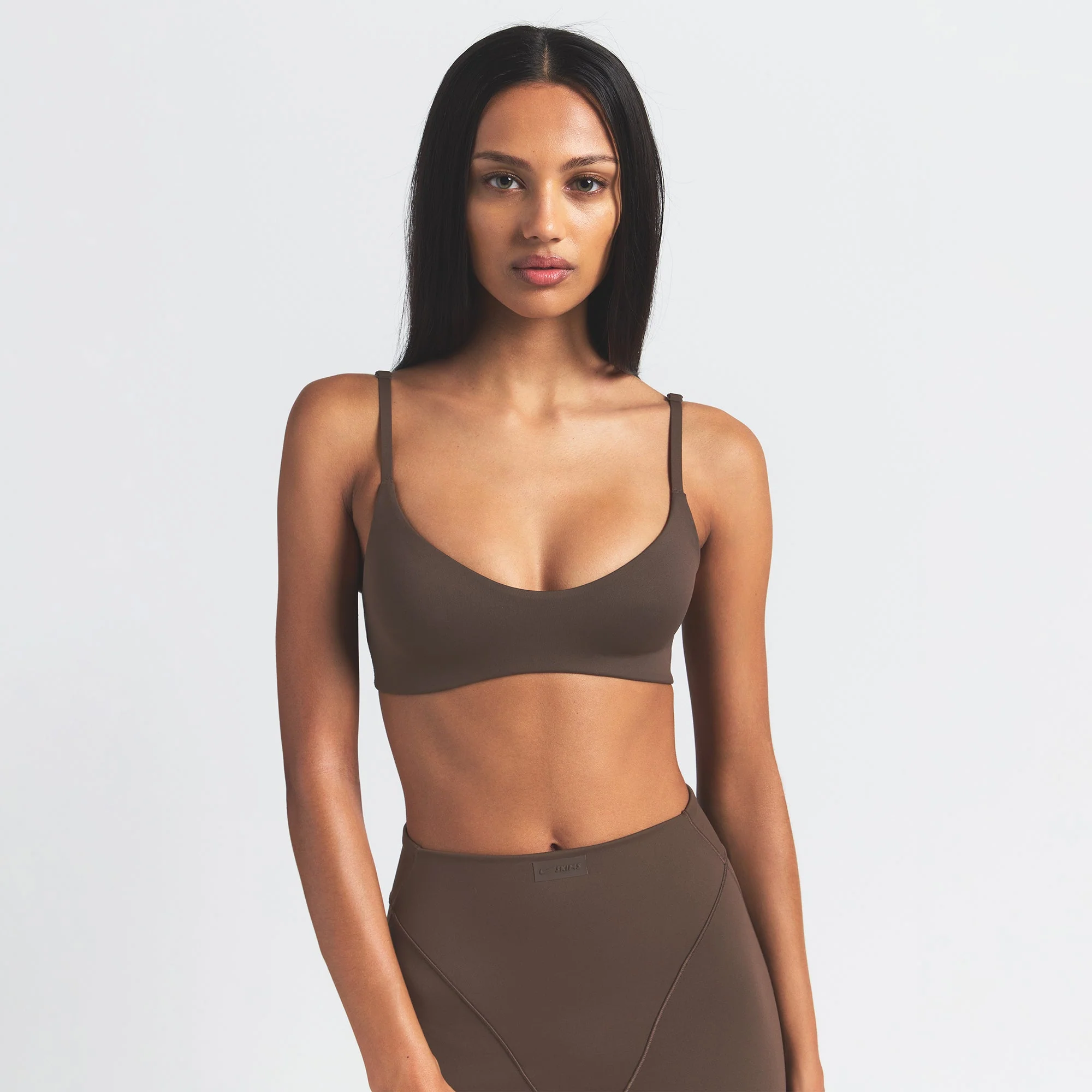 NikeSKIMS MATTE MICRO SCOOP BRA | DARK SEPIA - Image 2