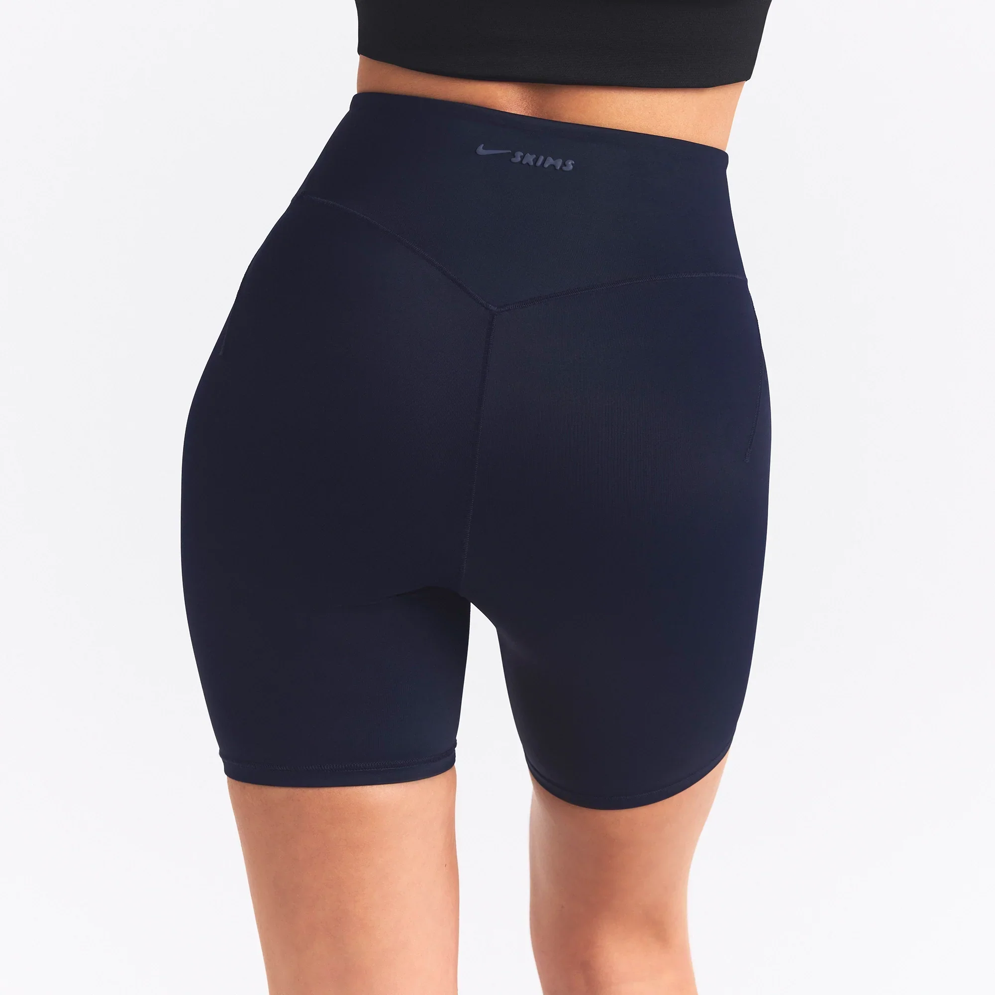 NikeSKIMS SHINE BONDED WAIST 5" BIKER SHORT | NAVY - Image 2
