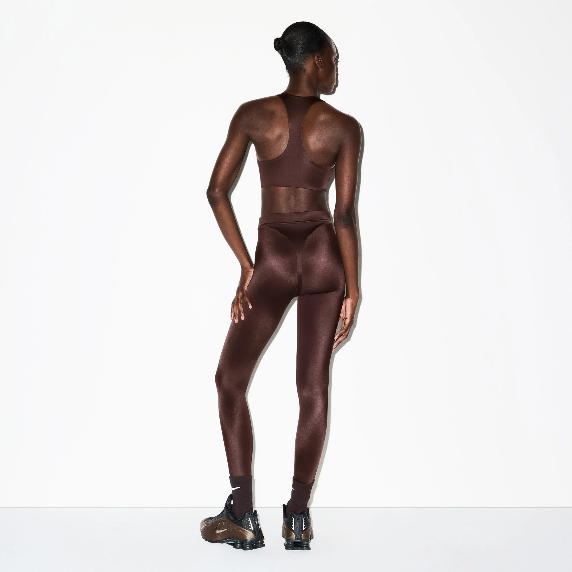 NikeSKIMS SHINE V-LINE 26" LEGGING | PHOENIX - Image 3