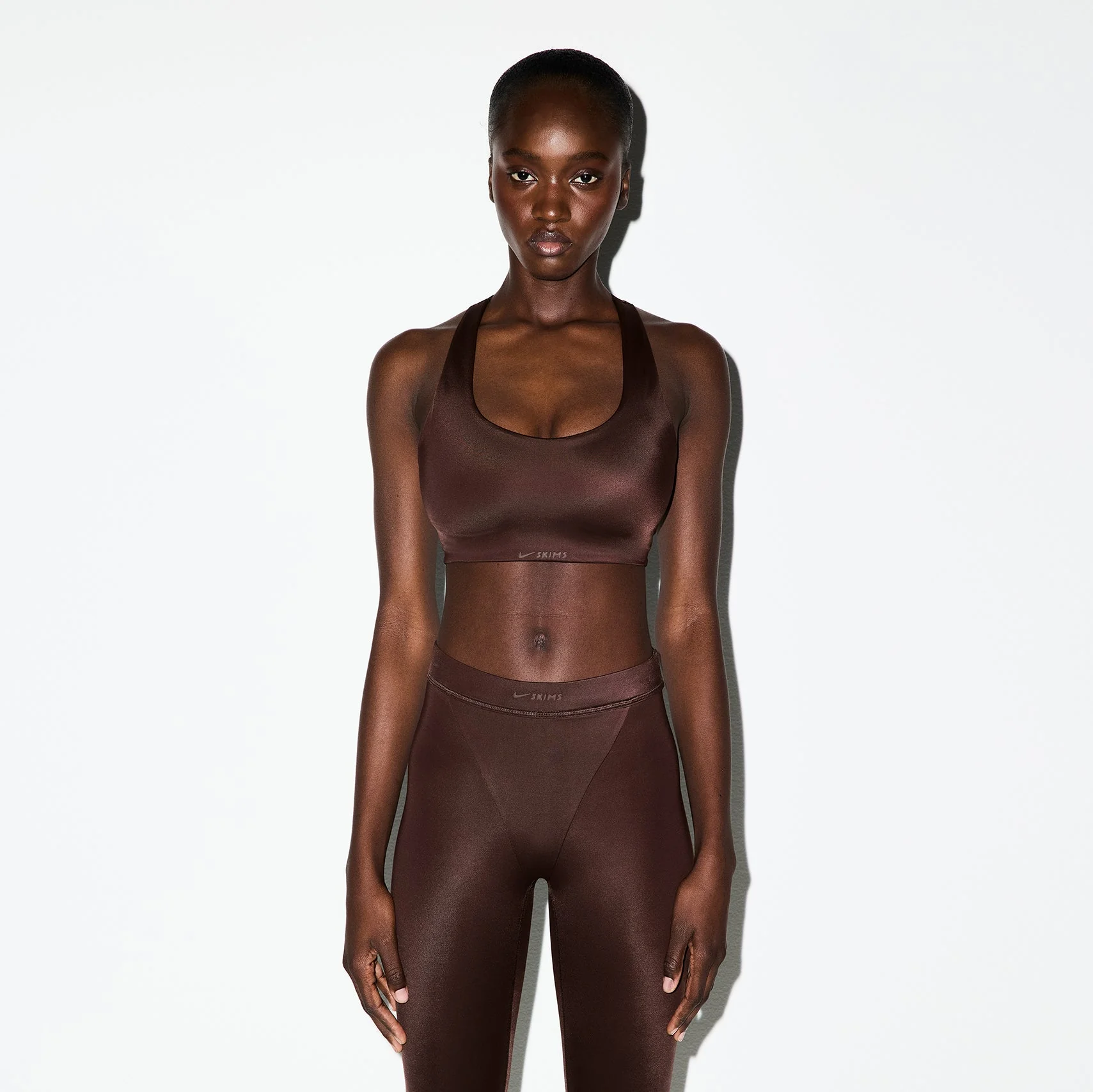 NikeSKIMS SHINE V-LINE 26" LEGGING | PHOENIX - Image 4