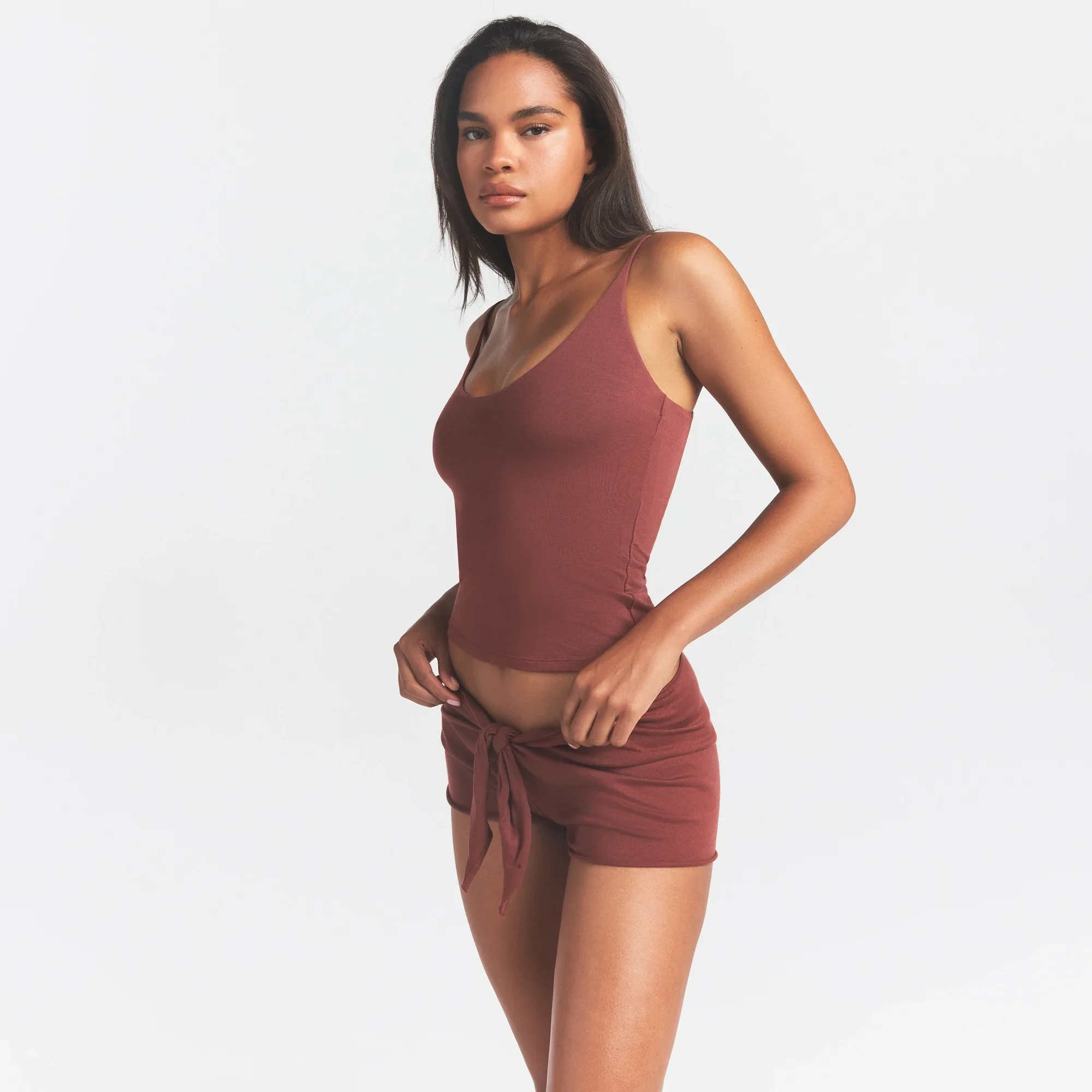 SMOOTH LAYERS SCOOP NECK CAMI | HENNA - Image 2