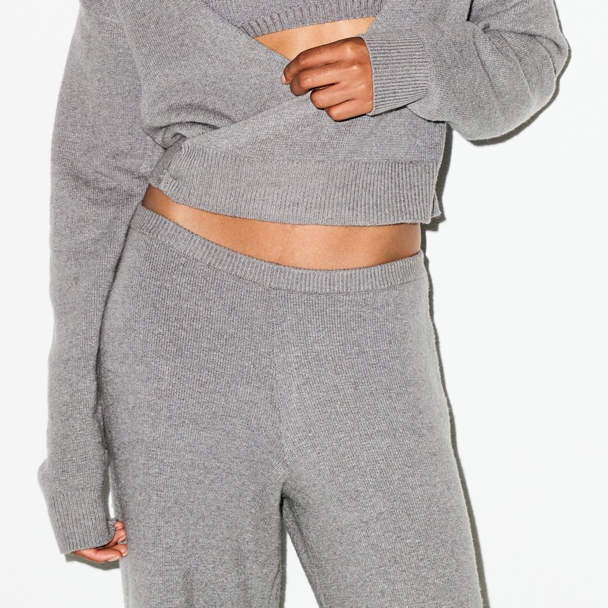 TEXTURED KNIT RELAXED PANT | DARK HEATHER GREY - Image 5