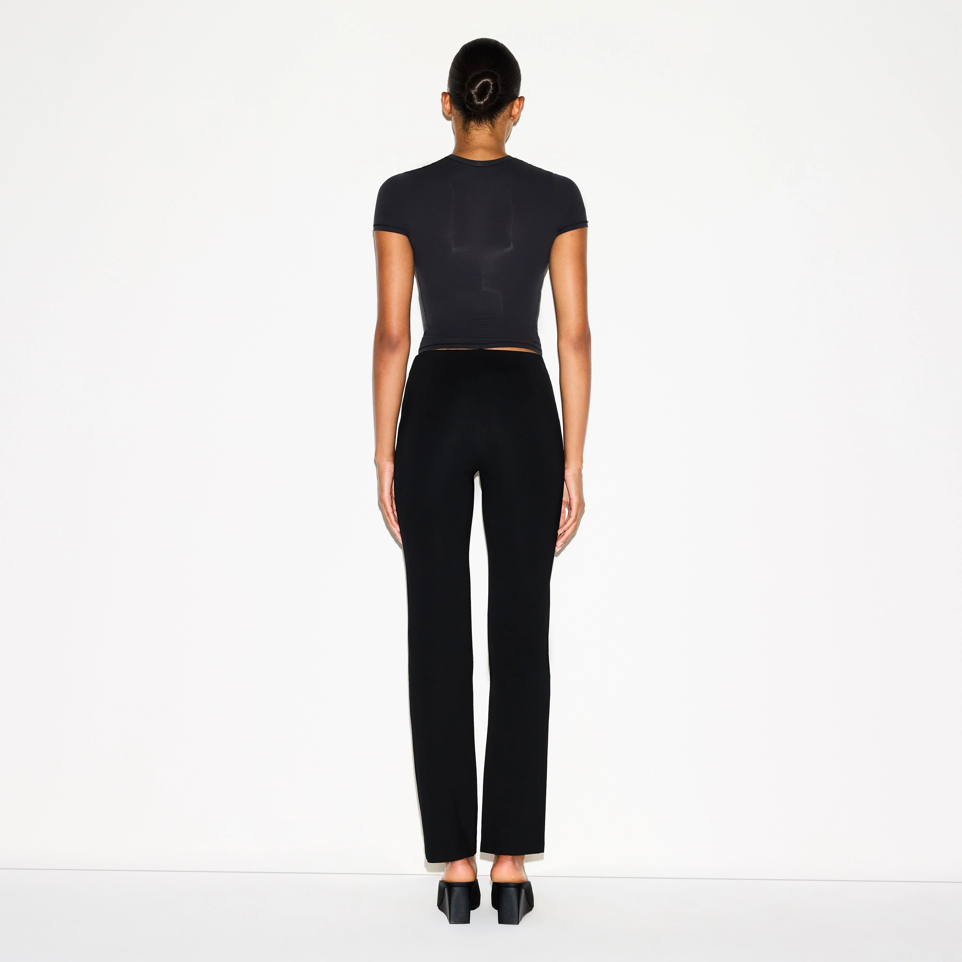 THE ESSENTIAL COLLECTION HIGH-WAISTED PINTUCK STRAIGHT LEG PANT | OBSIDIAN - Image 4
