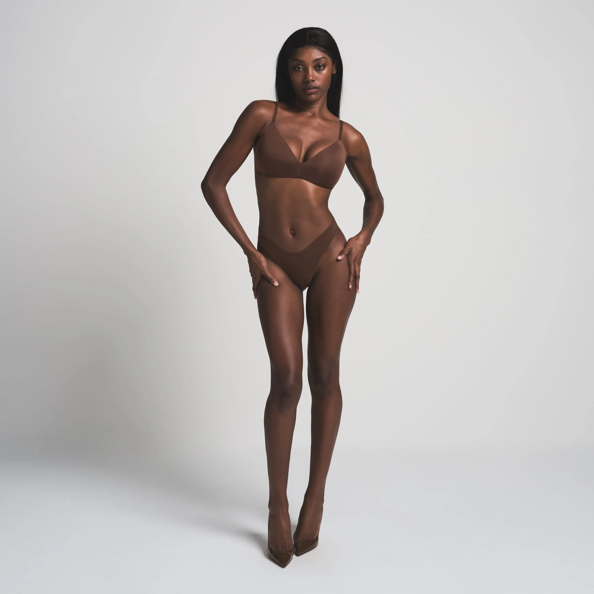 WIRELESS FORM PUSH-UP PLUNGE BRA | COCOA - Image 2