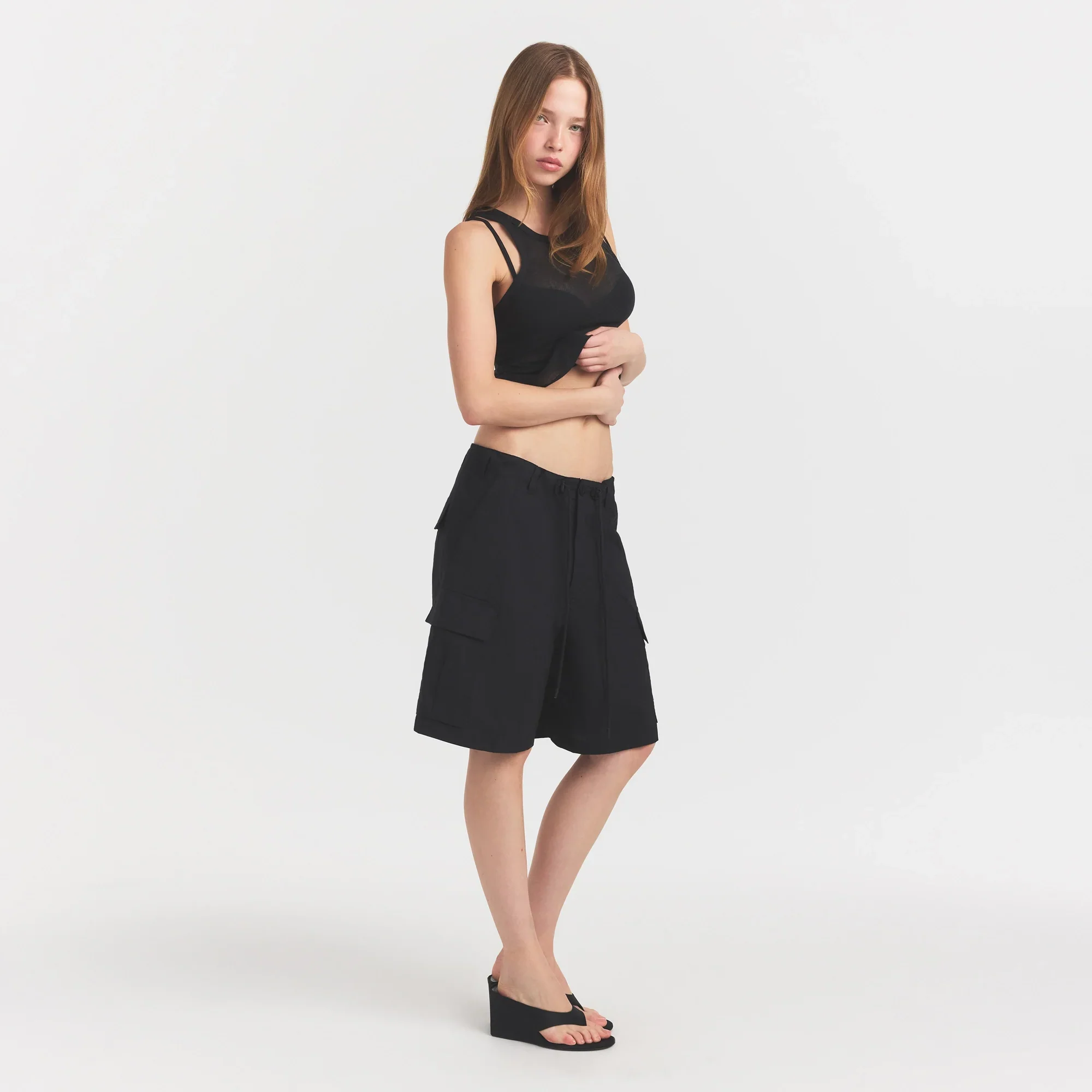 WOVEN COTTON OVERSIZED CARGO SHORT | ONYX - Image 3